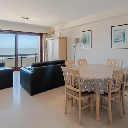 In With Sea Views Apartment