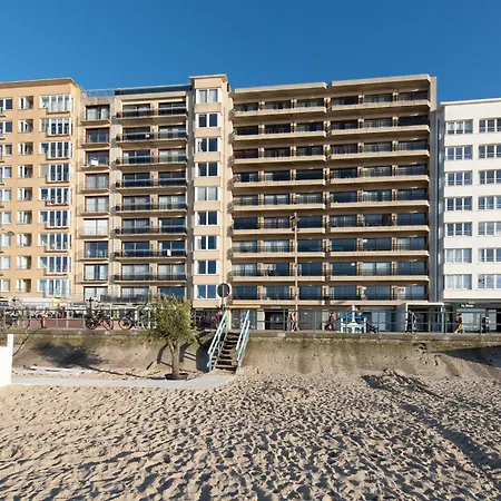 In With Sea Views Apartment