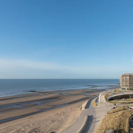 アパート In With Sea Views *